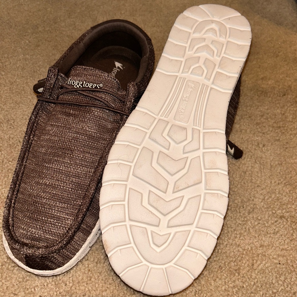 Brand New FroggToggs! Size 10